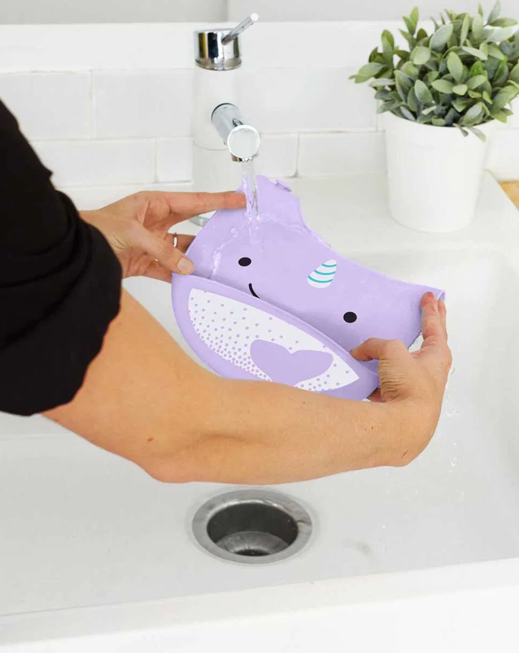 Skip hop zoo fold & go σαλιάρα σιλικόνης narwhal 29-2904002-30 - SKIP HOP