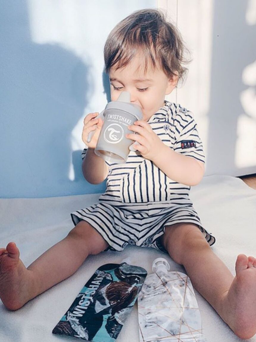 Twistshake κύπελλο mini cup 230ml 4m+ pastel grey με μίξερ φρούτων 32-08-78272 - Twistshake