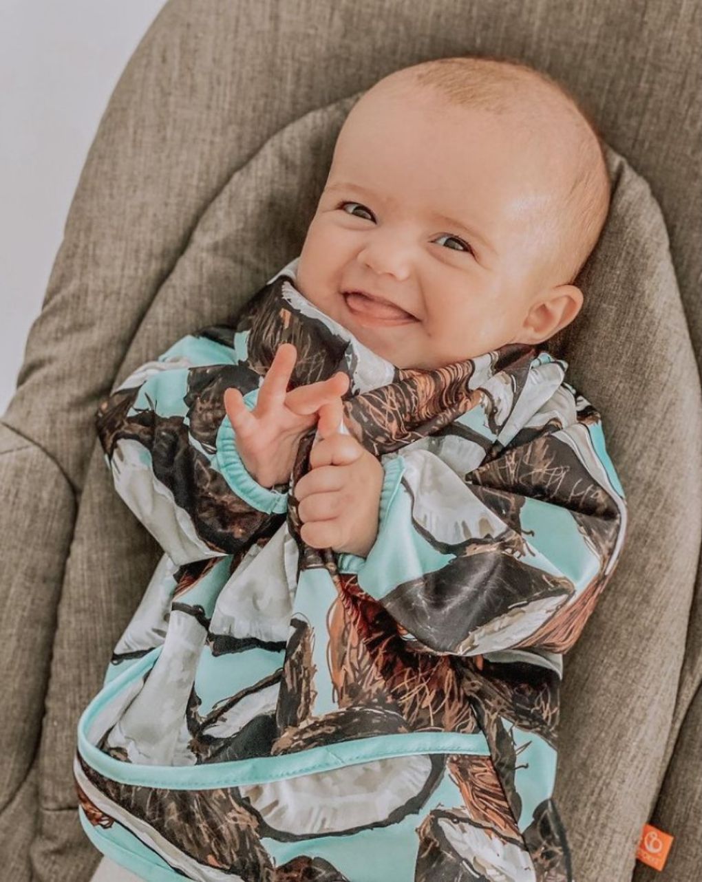 Twistshake μακρυμάνικη σαλιάρα coconut 32-08-78509 - Twistshake