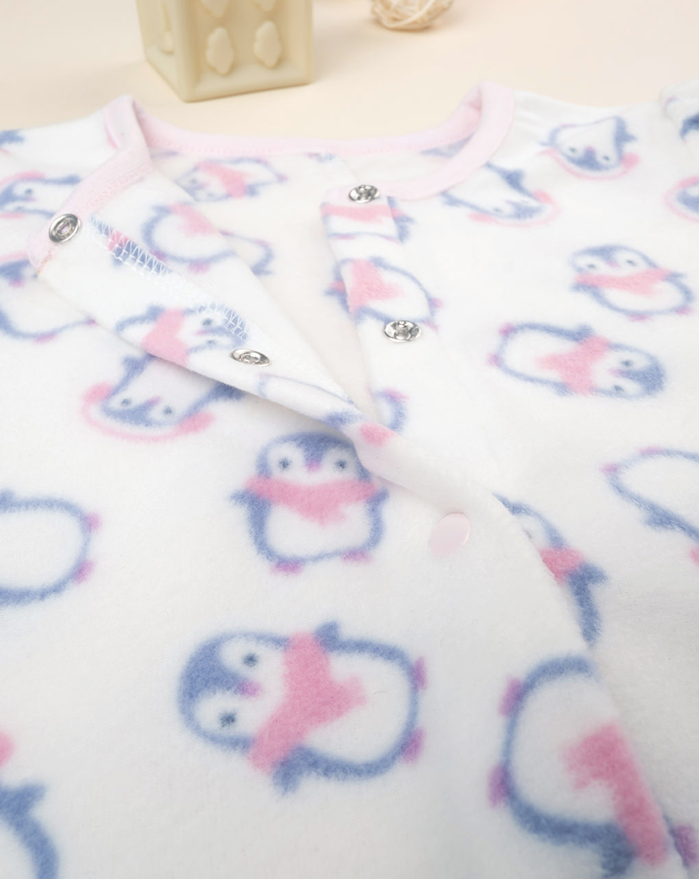 βρεφική ολόσωμη πιτζάμα fleece λευκή με πιγκουίνους για κορίτσι - Prénatal