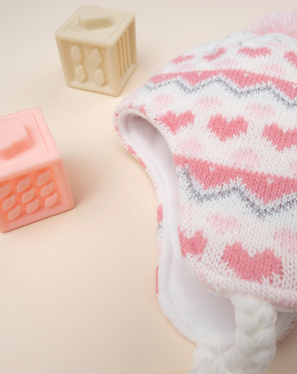 βρεφικό σκουφάκι περουβιανού τύπου λευκό με καρδούλες για κορίτσι - Prénatal