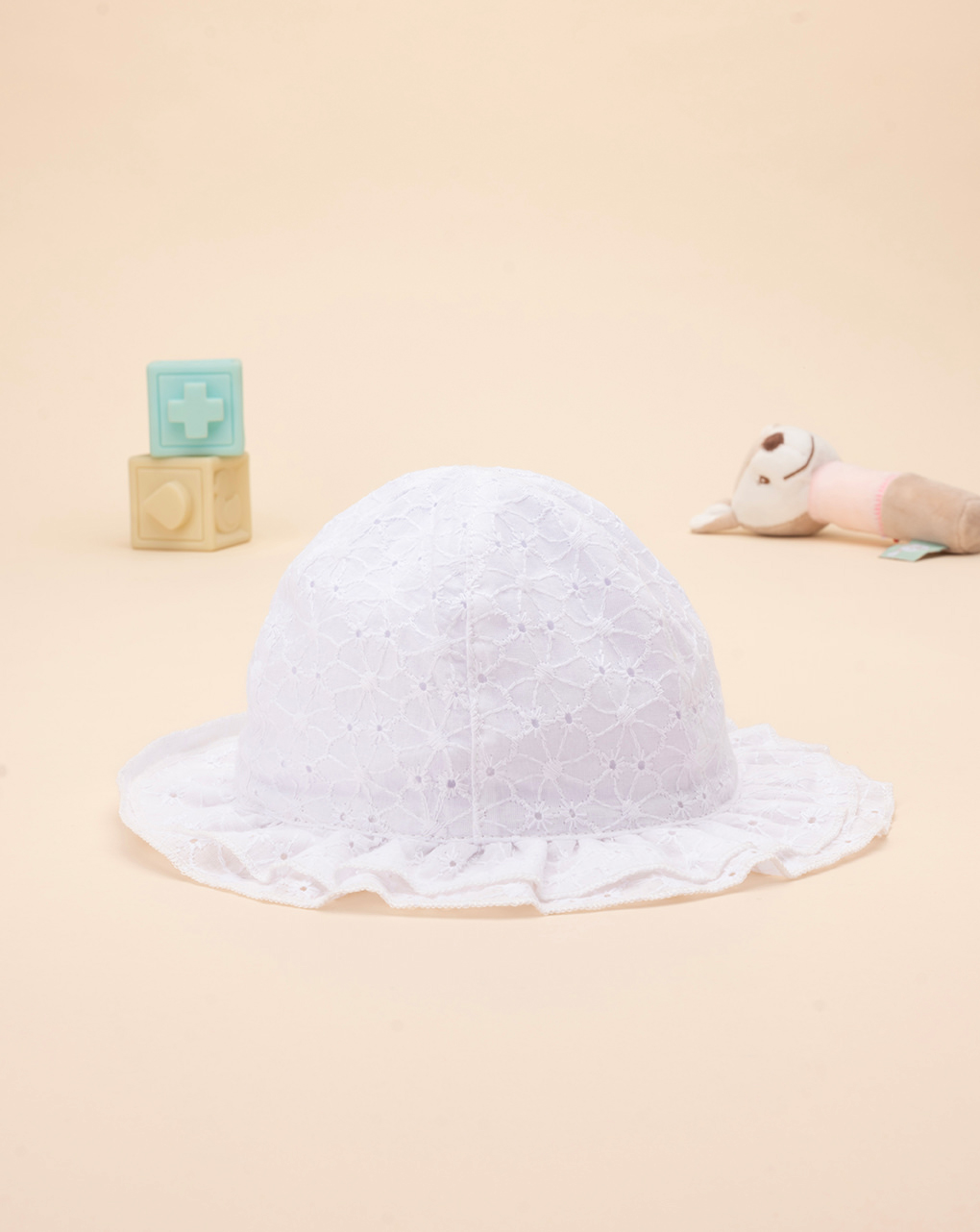 βρεφικό καπέλο λευκό από δαντέλα sangallo για κορίτσι