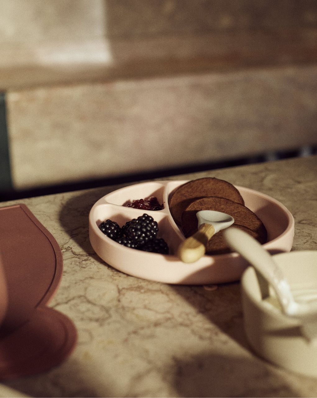 Minikoioi πιάτο με διαχωριστικά portions 6m+ pink 0907-101050002 - MinikOiOi