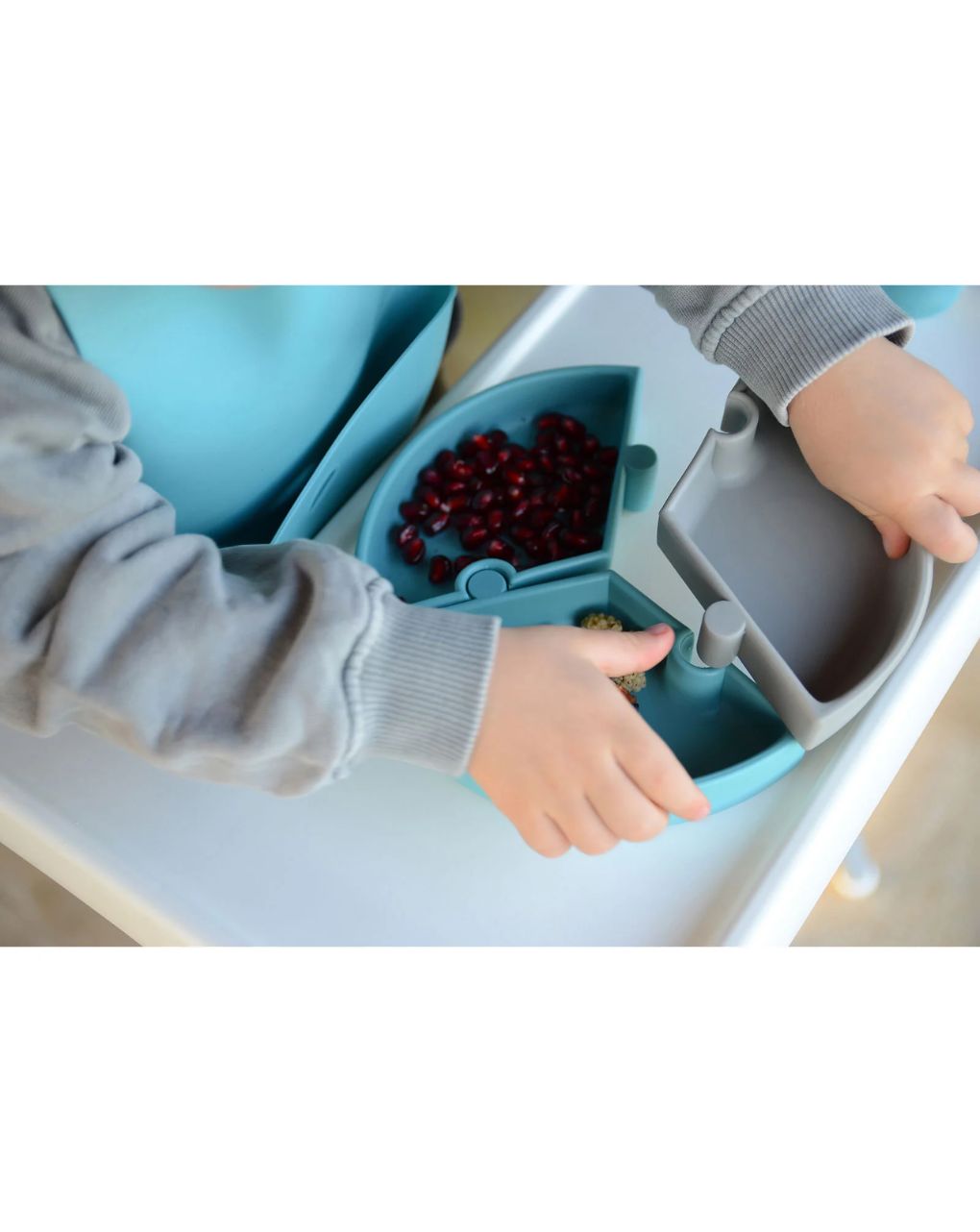 Minikoioi πιάτο puzzle σιλικόνης με αποσπώμενες θέσεις mineral blue/powder grey 0907-101050059 - MinikOiOi