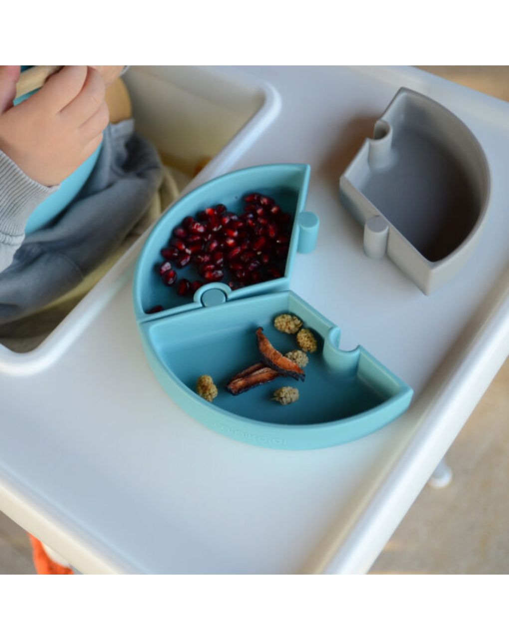 Minikoioi πιάτο puzzle σιλικόνης με αποσπώμενες θέσεις mineral blue/powder grey 0907-101050059 - MinikOiOi