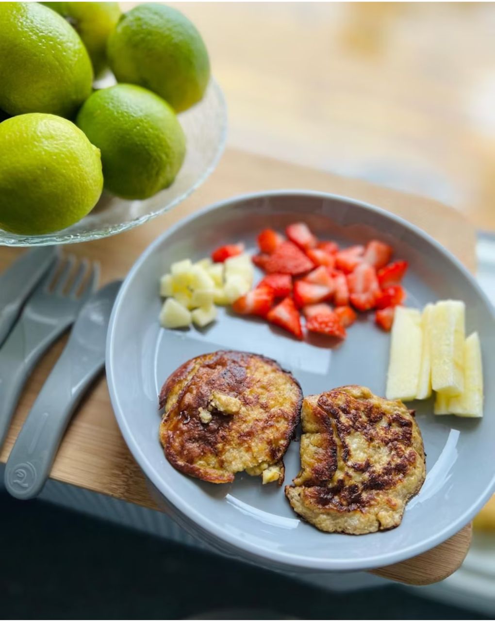 Twistshake πιάτο αντιολισθητικό 6m+ παστελ γκρι 32-08-78164 - Twistshake