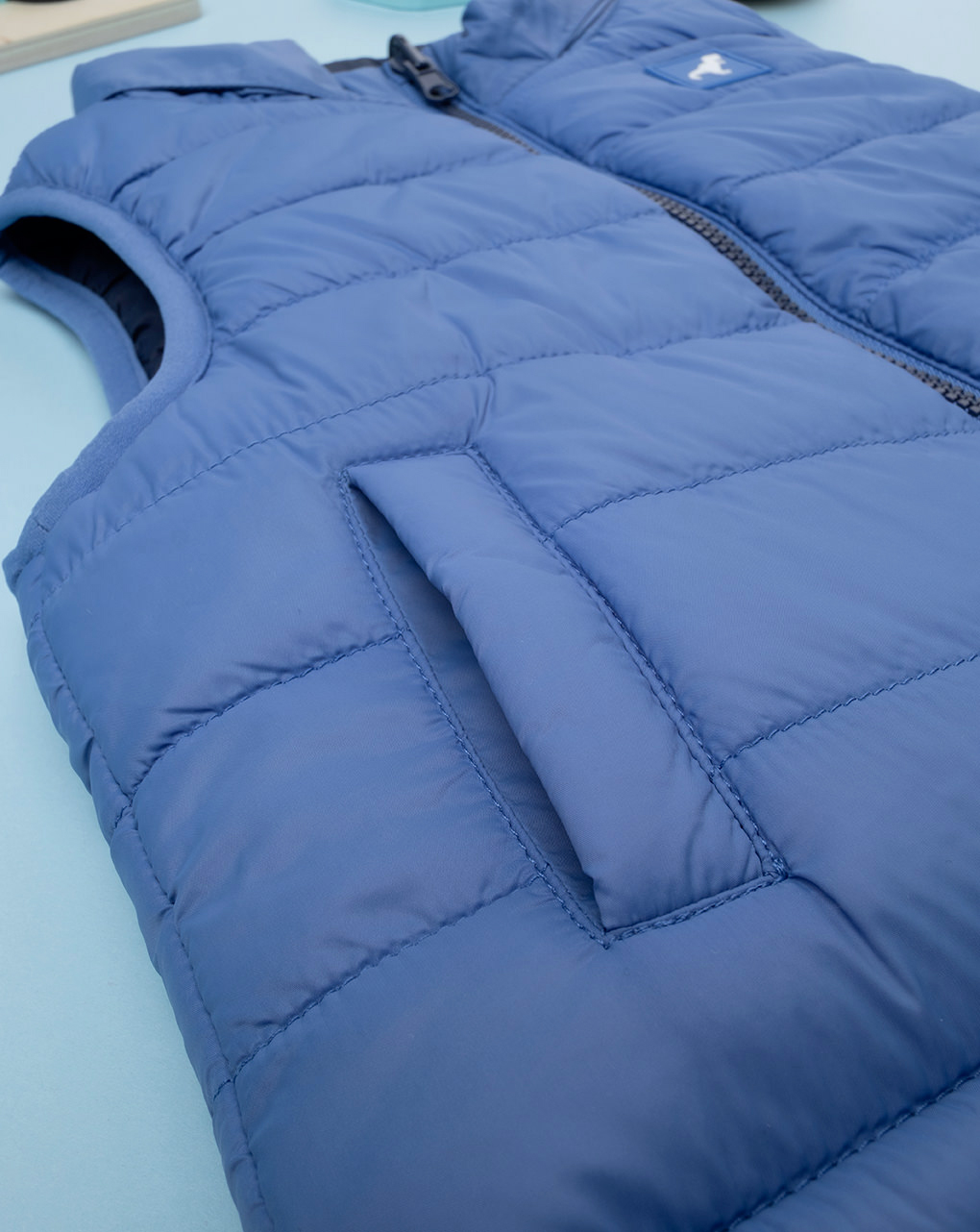 βρεφικό αμάνικο μπουφάν μπλε με δεινόσαυρο για αγόρι - Prénatal