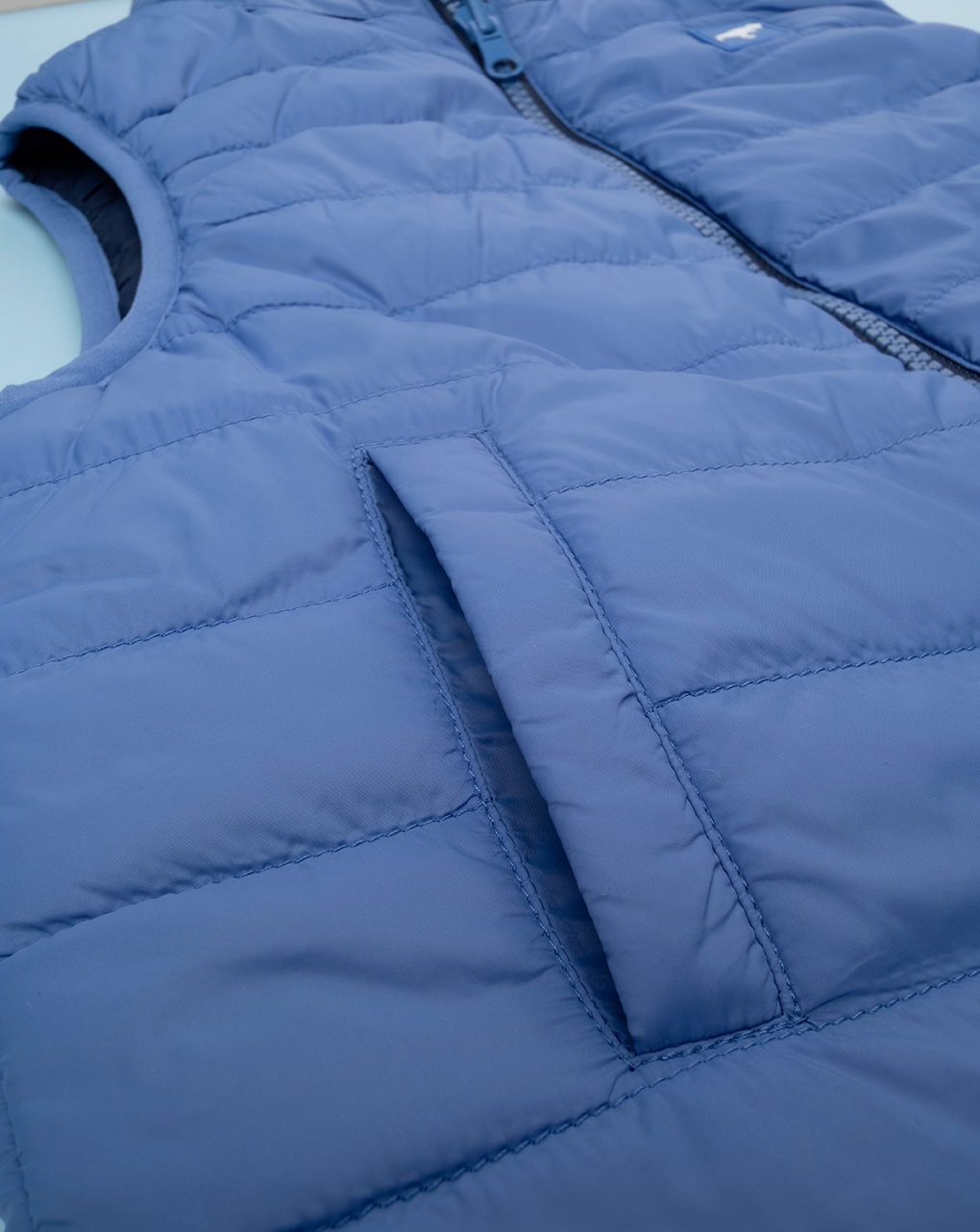 παιδικό αμάνικο μπουφάν μπλε με δεινόσαυρο για αγόρι - Prénatal