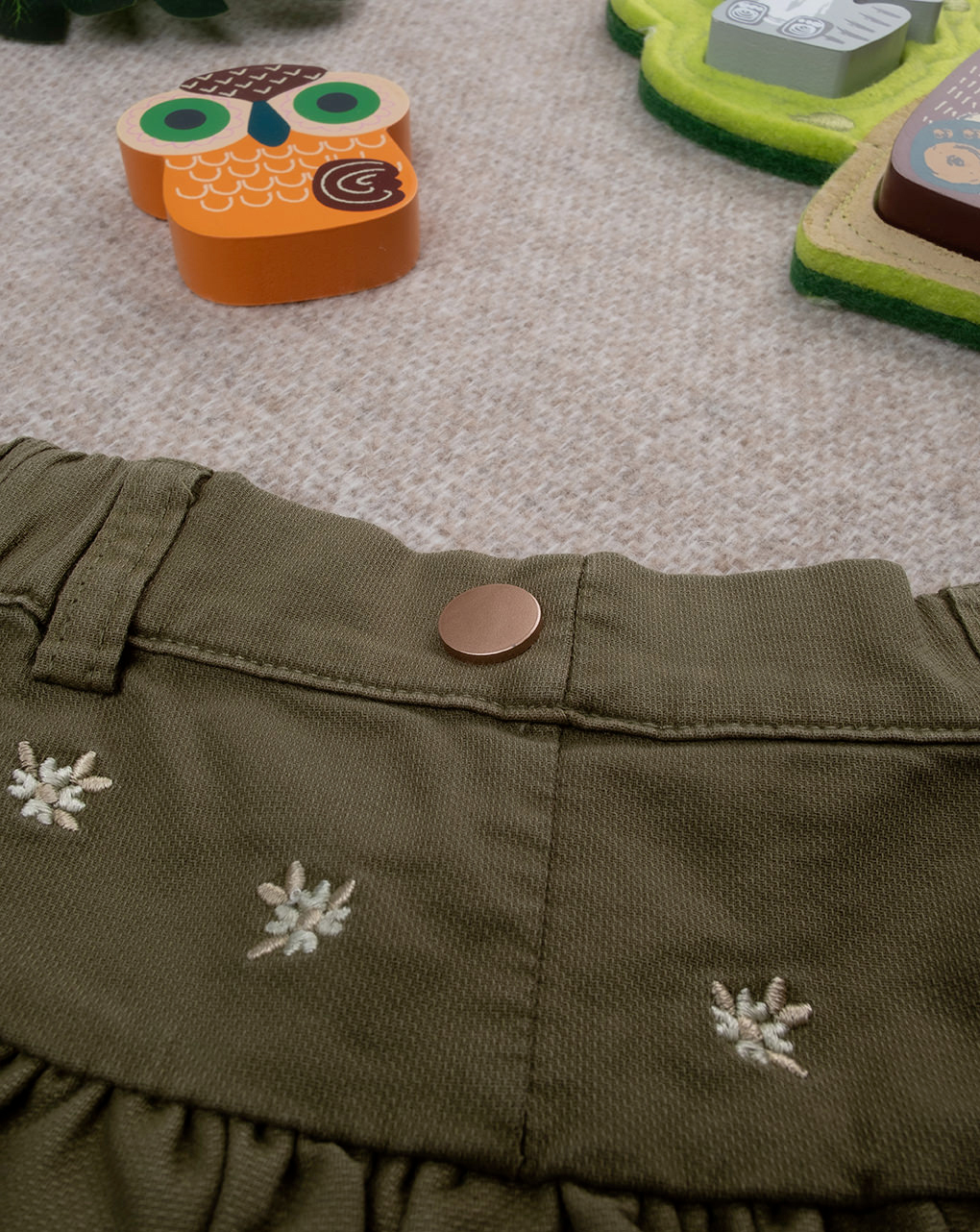 βρεφικό σορτσάκι χακί με λουλούδια για κορίτσι - Prénatal