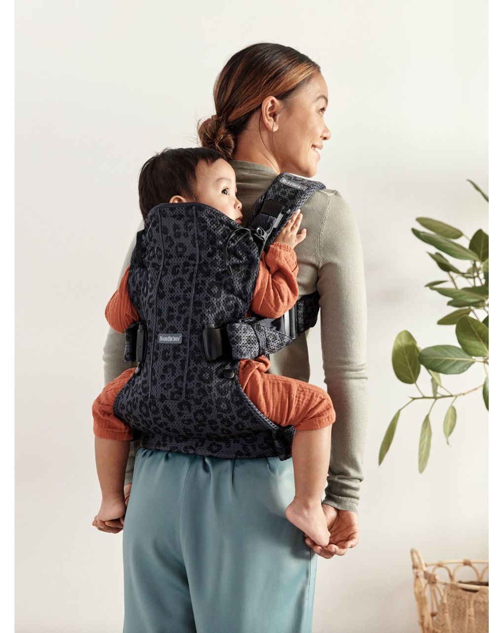 Babybjorn μάρσιπος one air 3d mesh anthracite/leopard - Baby Bjorn