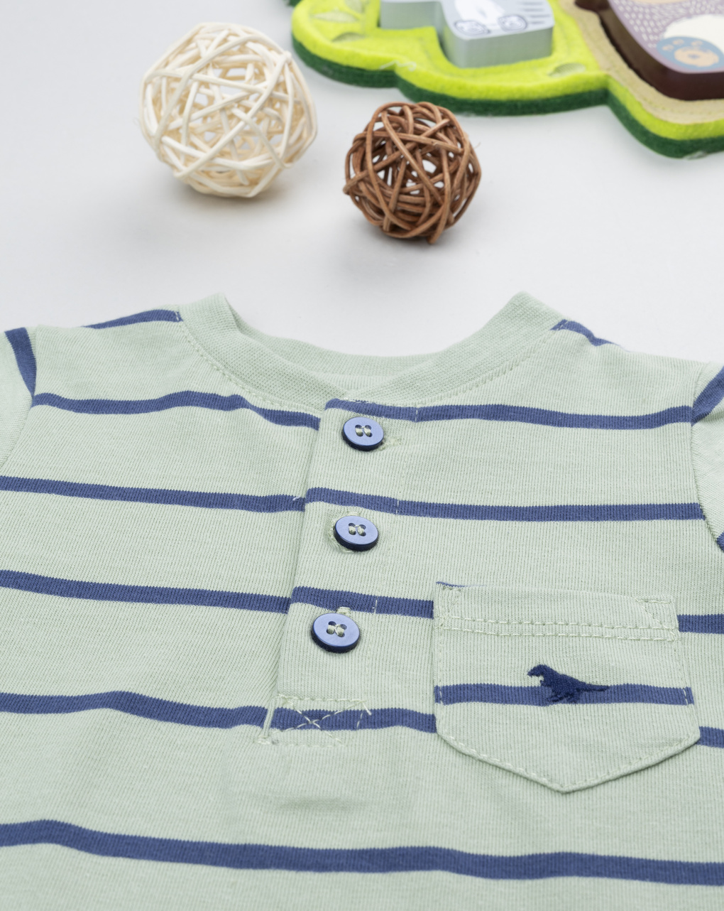 βρεφικό t-shirt πράσινο ριγέ με δεινόσαυρο για αγόρι - Prénatal
