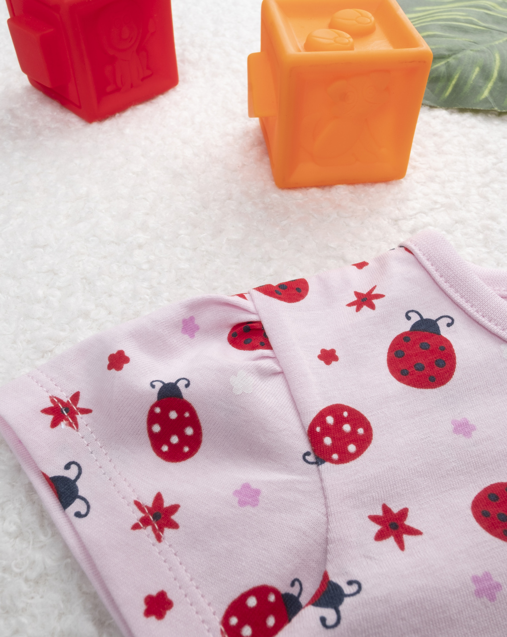 βρεφική ολόσωμη πιτζάμα ροζ με πασχαλίτσες για κορίτσι - Prénatal