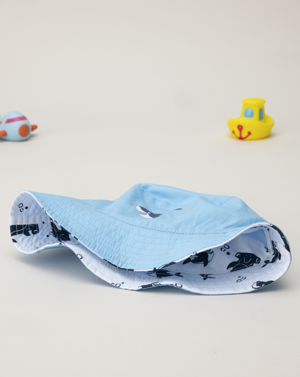 βρεφικό καπέλο γαλάζιο με καρχαρίες για αγόρι - Prénatal