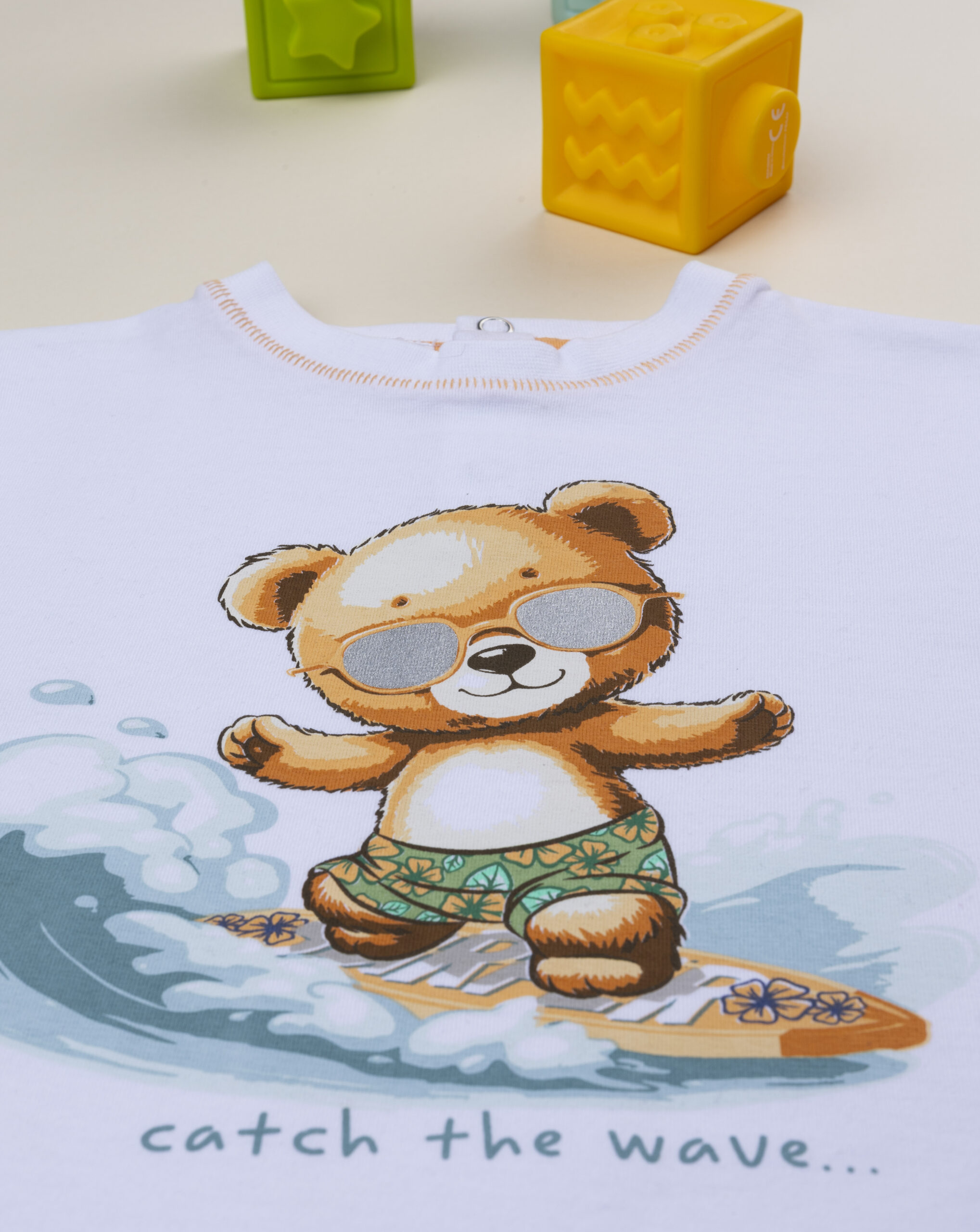 βρεφικό t-shirt λευκό αρκουδάκι surfer για αγόρι - Prénatal