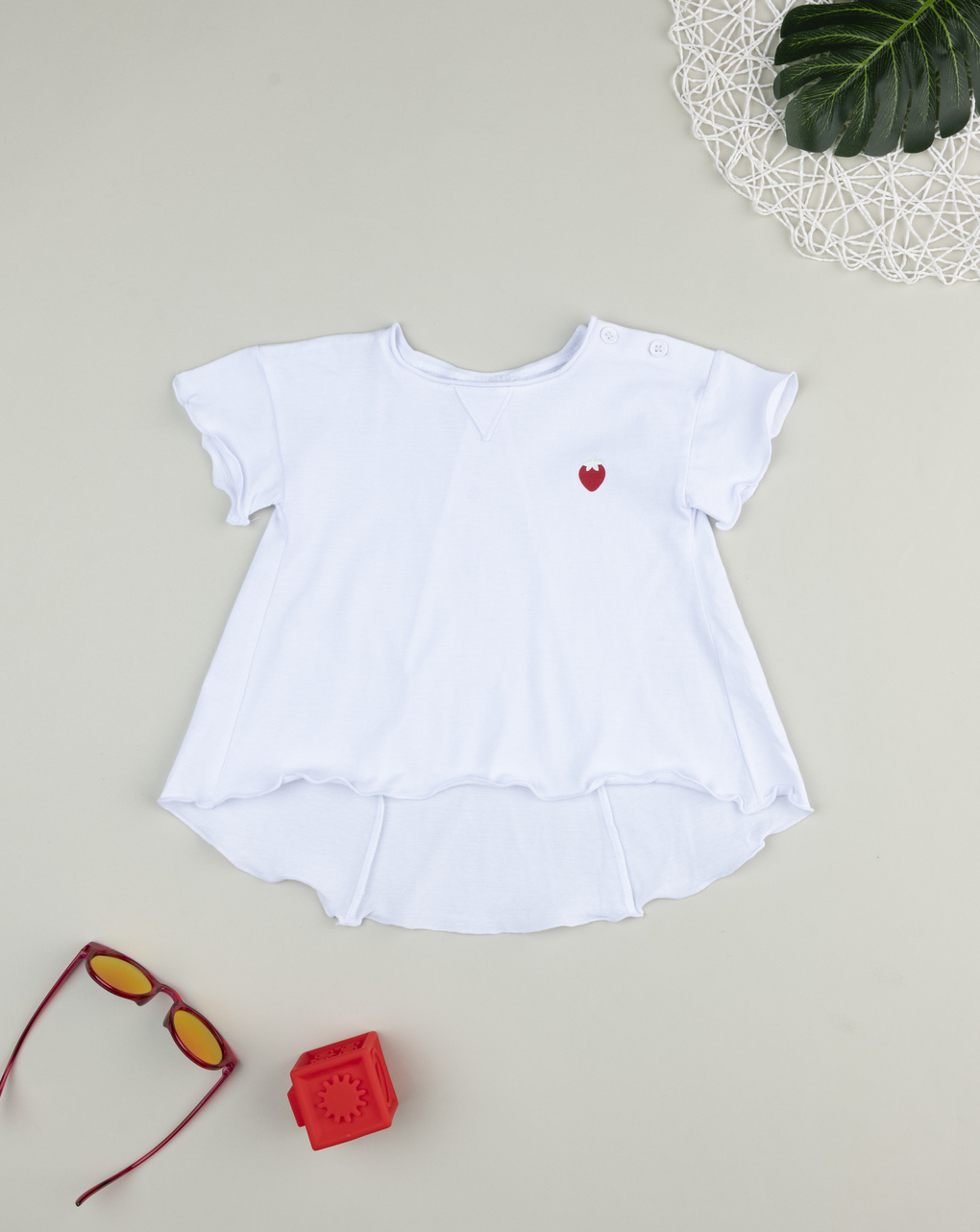 βρεφικό t-shirt λευκό με φράουλα για κορίτσι