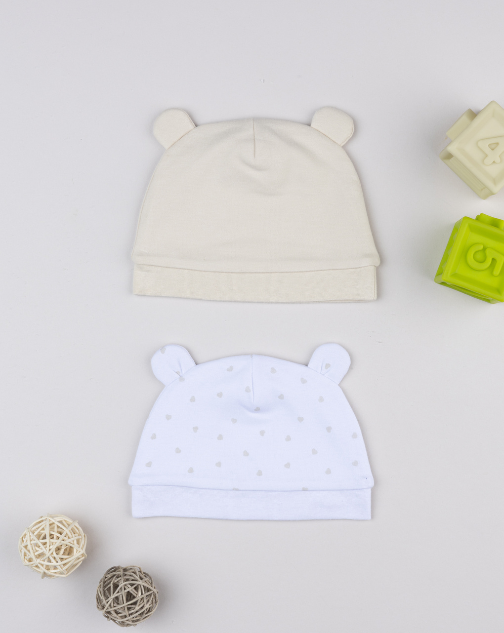 βρεφικά σκουφάκια μπεζ/λευκό με καρδούλες για κορίτσι