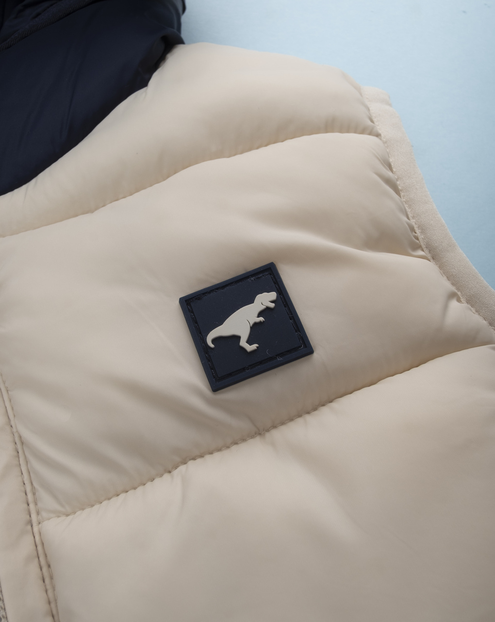 παιδικό αμάνικο μπουφάν puffer κρεμ dino για αγόρι - Prénatal