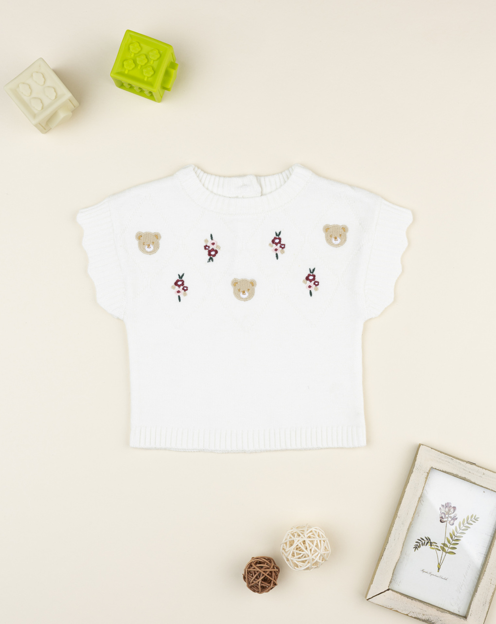 βρεφική πλεκτή μπλούζα λευκή με λουλούδια για κορίτσι