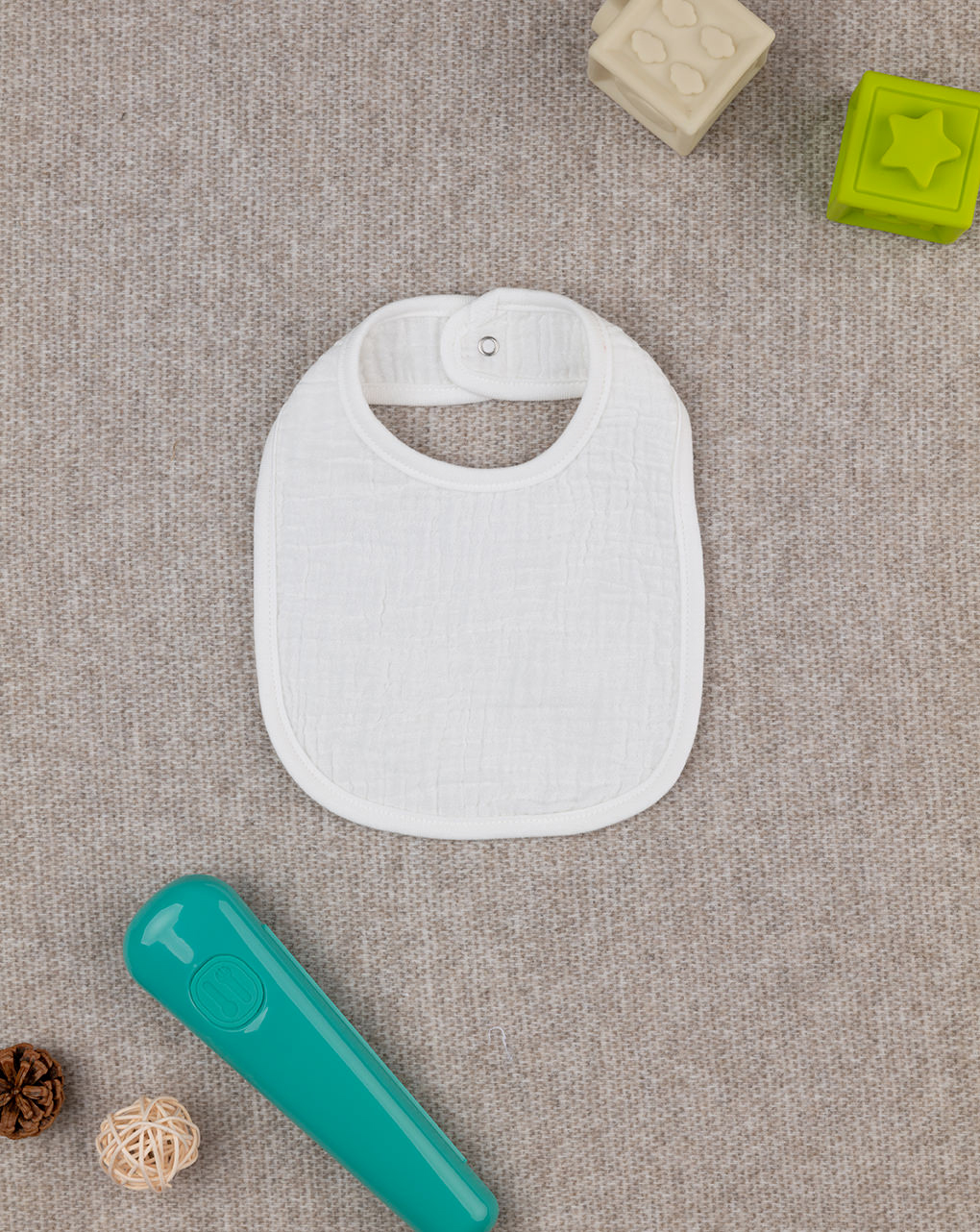 βρεφική σαλιάρα λευκή μουσελίνα για αγόρι