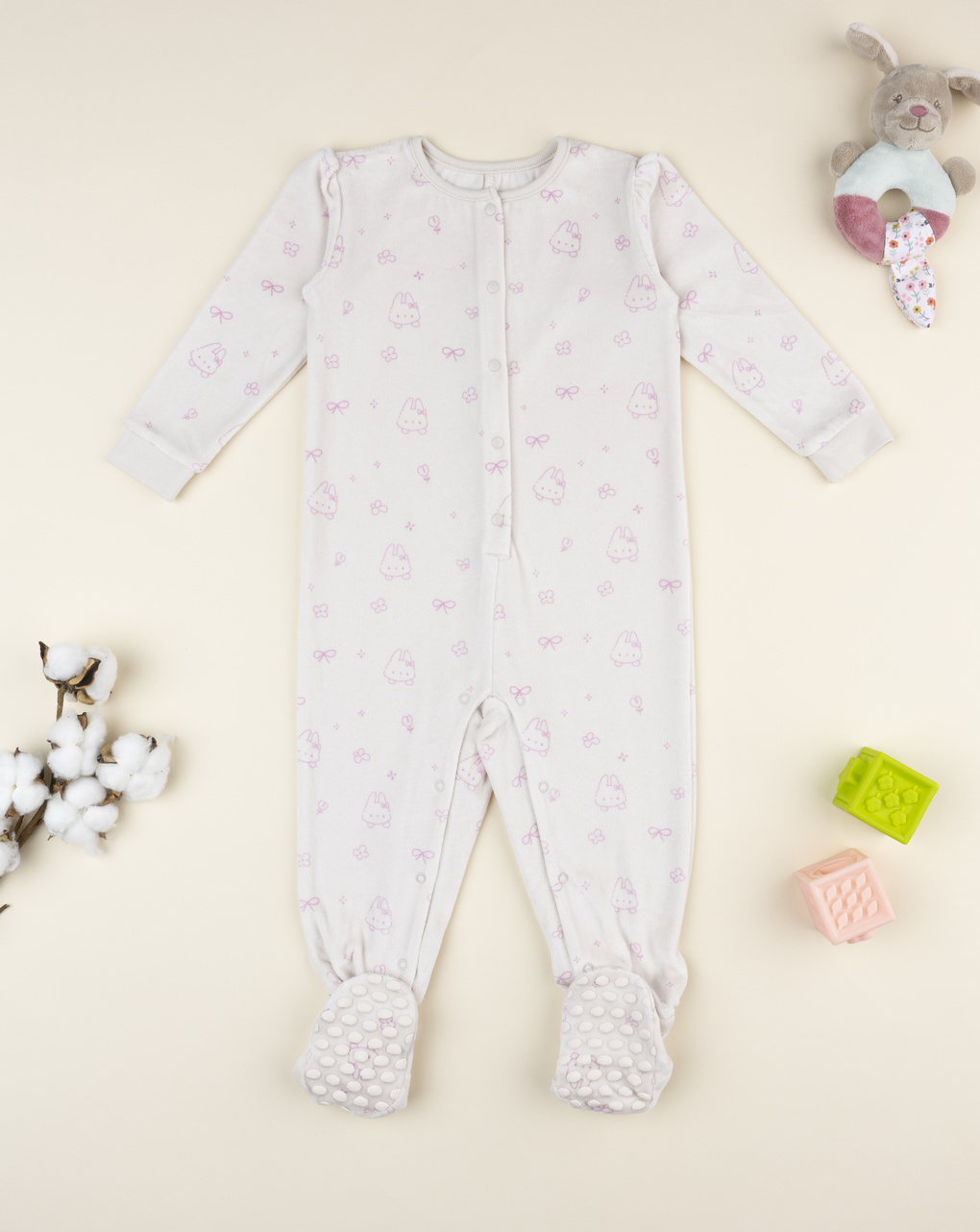 βρεφική πιτζάμα ολόσωμη σενίλ μπεζ με λαγουδάκια για κορίτσι