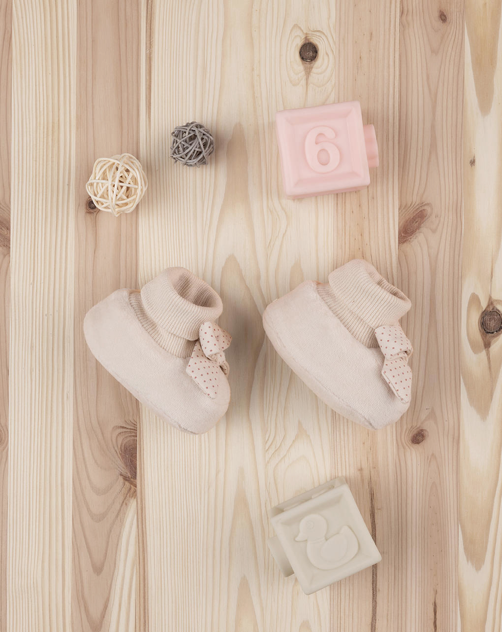 βρεφικά παπούτσια αγκαλιάς ροζ με φιογκάκια για κορίτσι