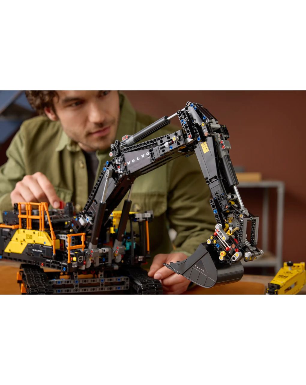 Lego technic volvo ec500 hybrid excavator 42215 - Lego