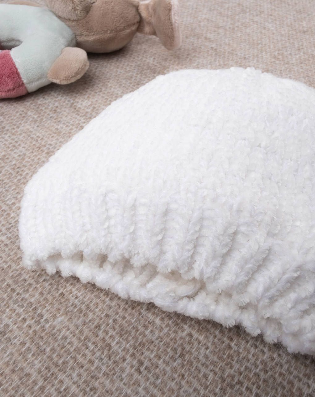 βρεφικό σκουφάκι σενίλ λευκό για κορίτσι - Prénatal